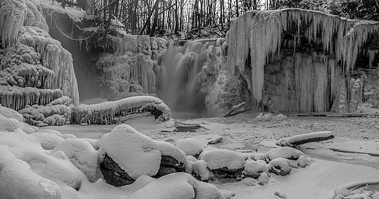 main waterfall & foreground detail